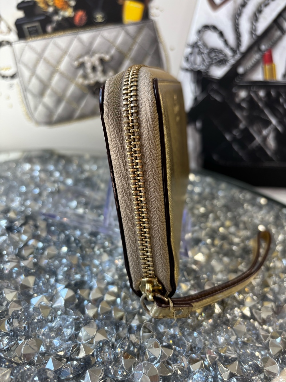 Kate spade STORYBOOK Gold Metallic Zip-around wallet EUC - Picture 6 of 14
